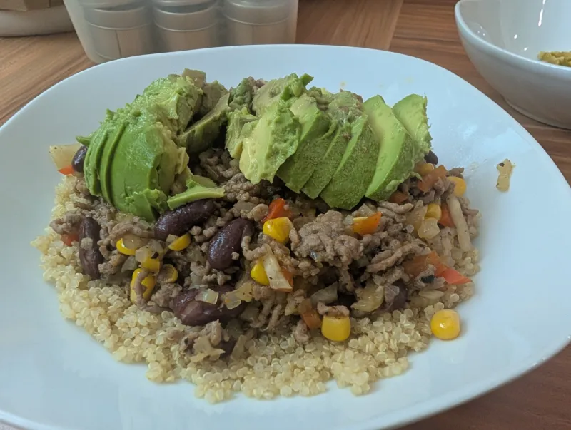 Arbeitsschritt 10: Bowl mit Faschiertem vom Rind (Rinderhackbowl)