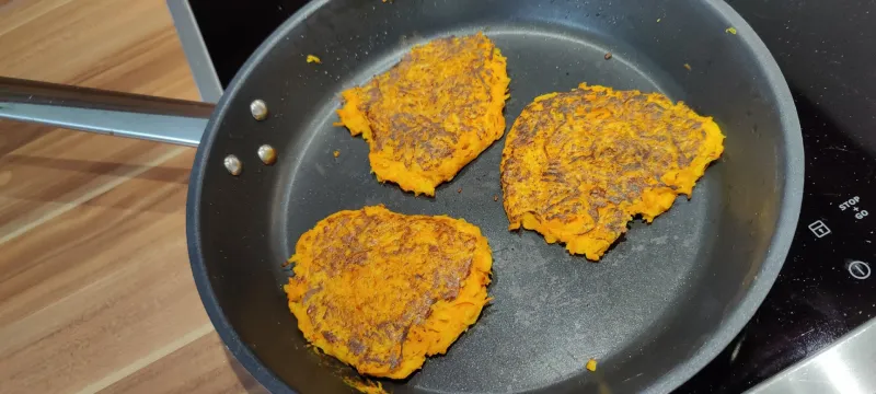 Arbeitsschritt 8: Leckere Hokkaido Kartoffelpuffer