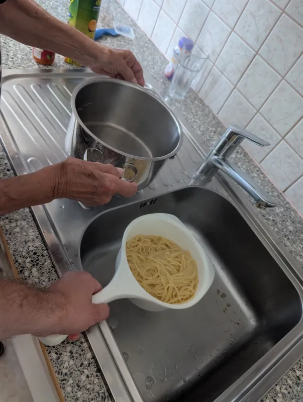 Arbeitsschritt 13: Vali Omas legendäre Spaghetti Bolognese