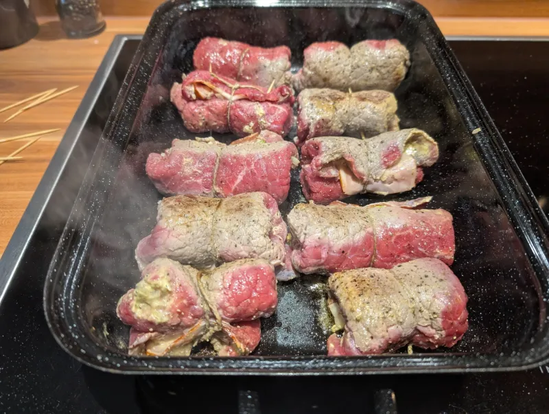 Arbeitsschritt 10: Zarte Rindsroulladen