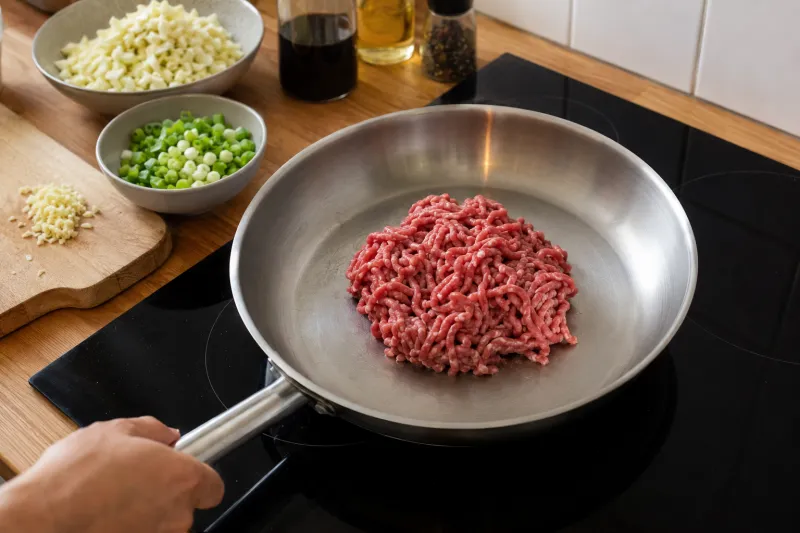 Arbeitsschritt 4: Beef Gyoza mit süßsäurlicher Soße