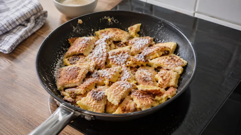 Arbeitsschritt 5: Kaiserschmarren mit Zwetschgenröster