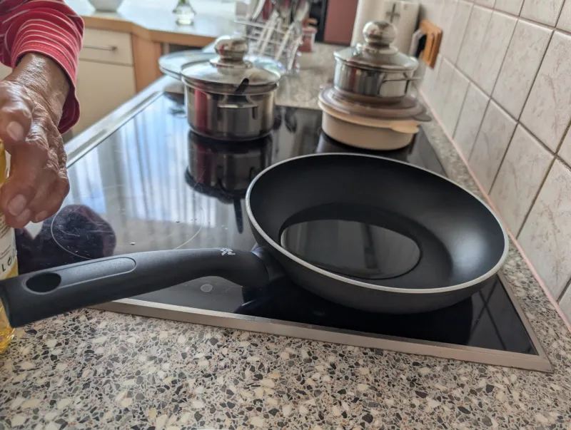Arbeitsschritt 11: Vali Omas zauberhaft fluffige Eiernockerl 🔥