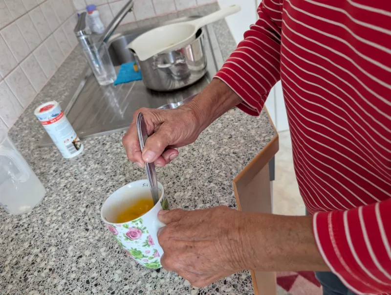 Arbeitsschritt 13: Vali Omas zauberhaft fluffige Eiernockerl 🔥