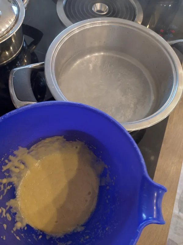 Arbeitsschritt 3: Grießnockerl für die Suppe - aka Grießnockerlsuppe