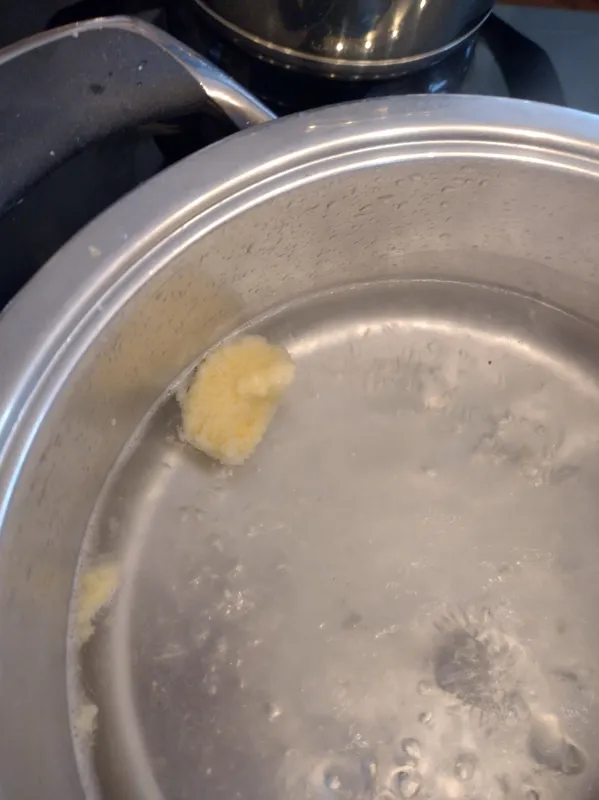 Arbeitsschritt 5: Grießnockerl für die Suppe - aka Grießnockerlsuppe