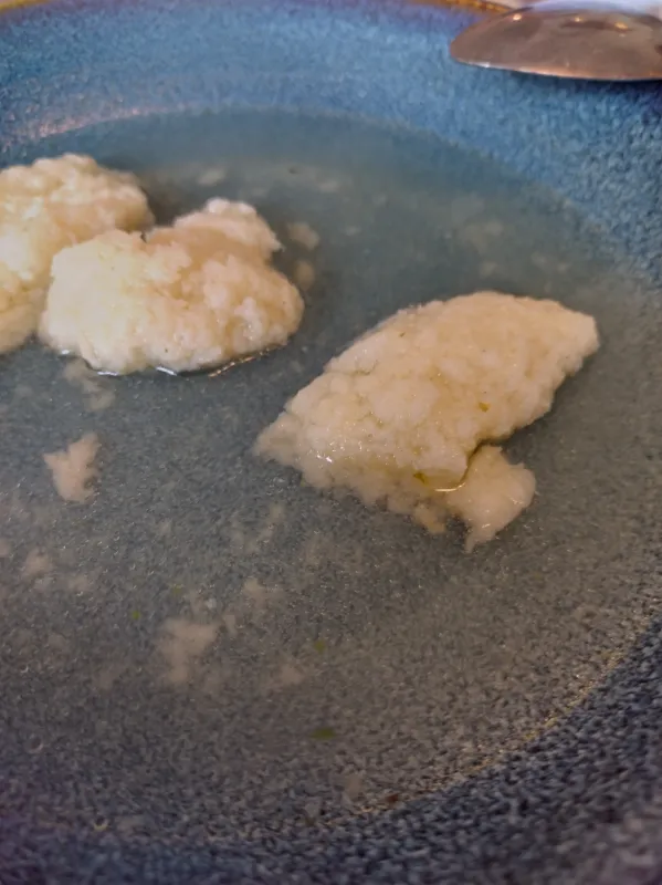 Arbeitsschritt 8: Grießnockerl für die Suppe - aka Grießnockerlsuppe