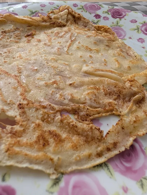 Arbeitsschritt 12: Hauchdünne Palatschinken mit Marmelade und Zucker (Oma Style)