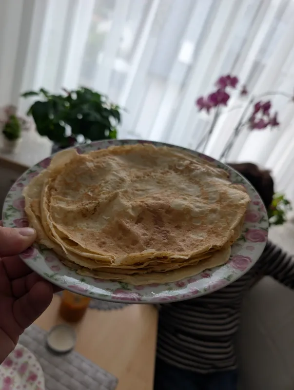 Arbeitsschritt 9: Oma's superdünn geschnittene Fritattensuppe