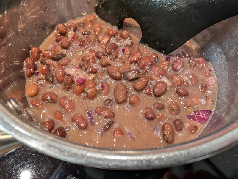 Arbeitsschritt 4: Pulled Pork Tacos mit schwarzen Bohnen und Salsa