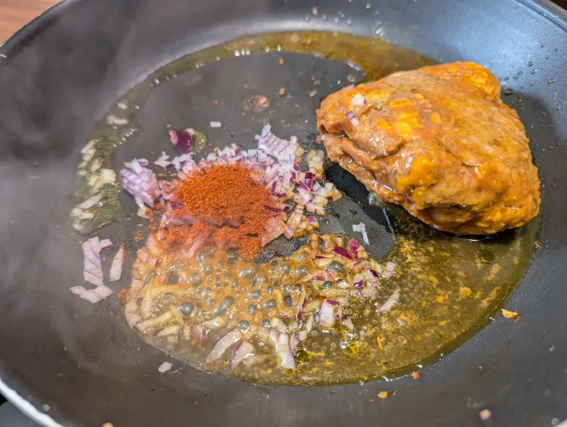 Arbeitsschritt 8: Pulled Pork Tacos mit schwarzen Bohnen und Salsa