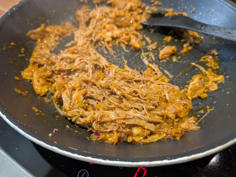 Arbeitsschritt 9: Pulled Pork Tacos mit schwarzen Bohnen und Salsa