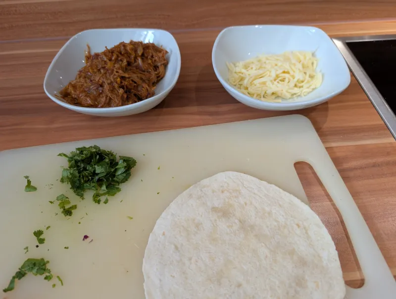 Arbeitsschritt 12: Pulled Pork Tacos mit schwarzen Bohnen und Salsa