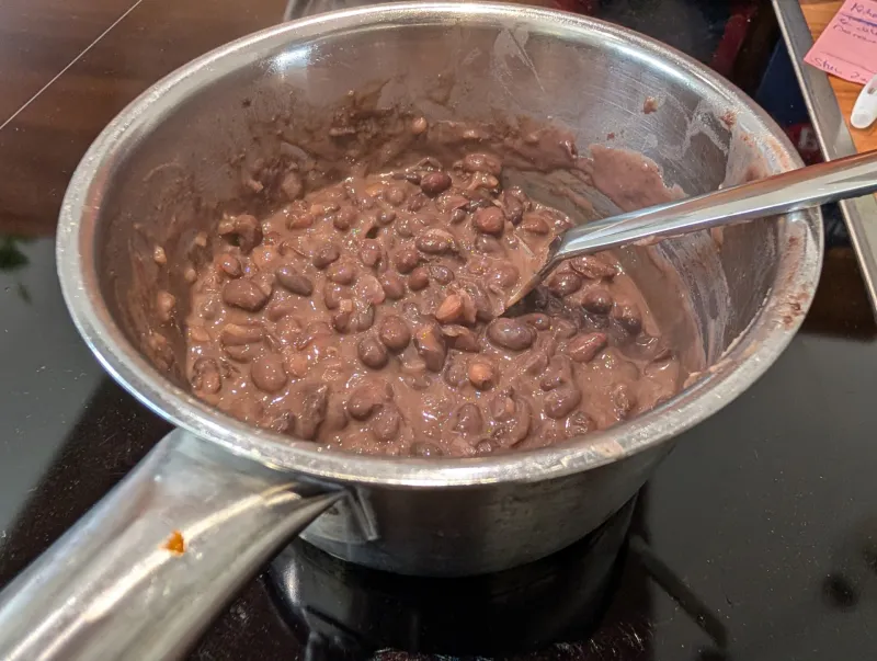 Arbeitsschritt 17: Pulled Pork Tacos mit schwarzen Bohnen und Salsa