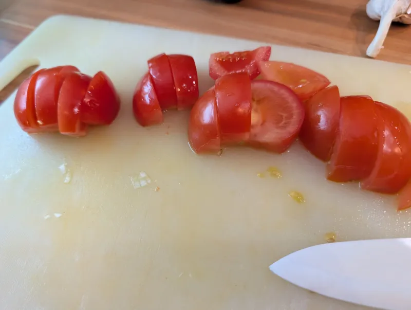Arbeitsschritt 2: Schneller griechischer Tomaten-Feta-Salat