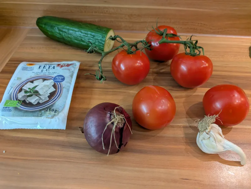 Arbeitsschritt 1: Schneller griechischer Tomaten-Feta-Salat