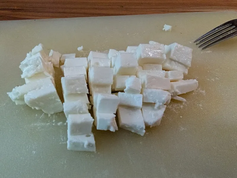 Arbeitsschritt 6: Schneller griechischer Tomaten-Feta-Salat