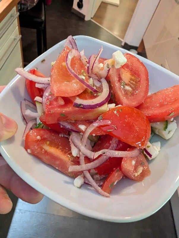 Arbeitsschritt 9: Schneller griechischer Tomaten-Feta-Salat