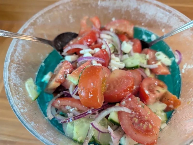 Arbeitsschritt 8: Schneller griechischer Tomaten-Feta-Salat