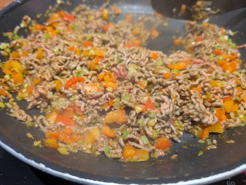 Arbeitsschritt 13: Low Carb High Protein Karottenwrap mit Faschiertem
