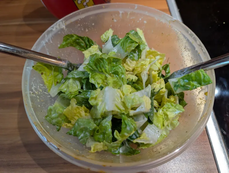 Arbeitsschritt 9: Paneer gebraten mit Paprika Marinade und Salat