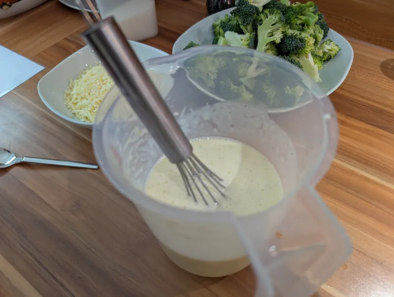 Arbeitsschritt 2: Brokkoli Nudel Auflauf mit Käse
