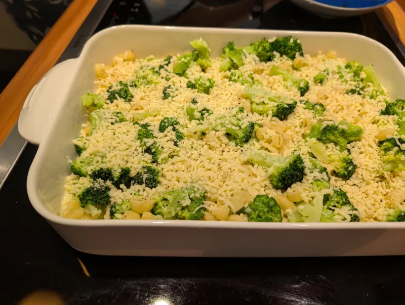 Arbeitsschritt 5: Brokkoli Nudel Auflauf mit Käse